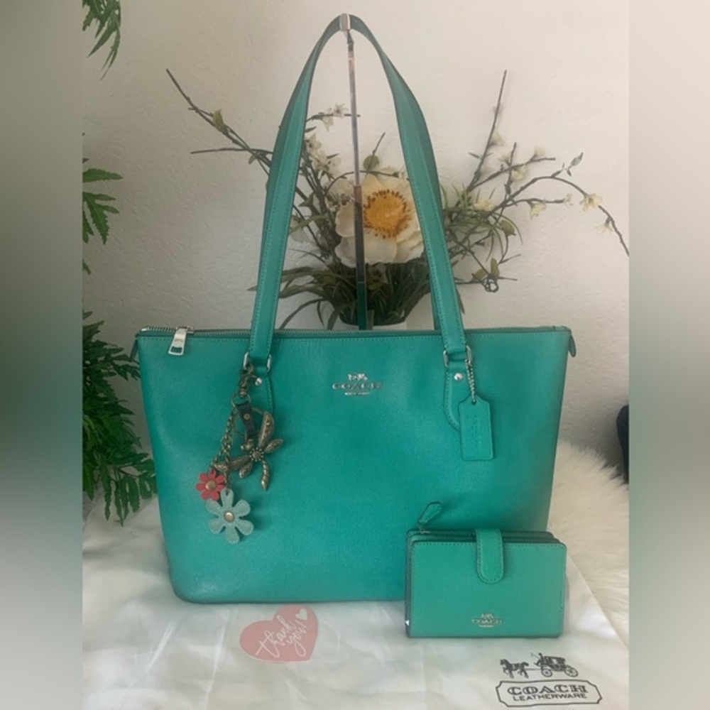 Coach  Bright Green/Torquiose  Gallery Tote Bag and Wallet Set + keychain/cham